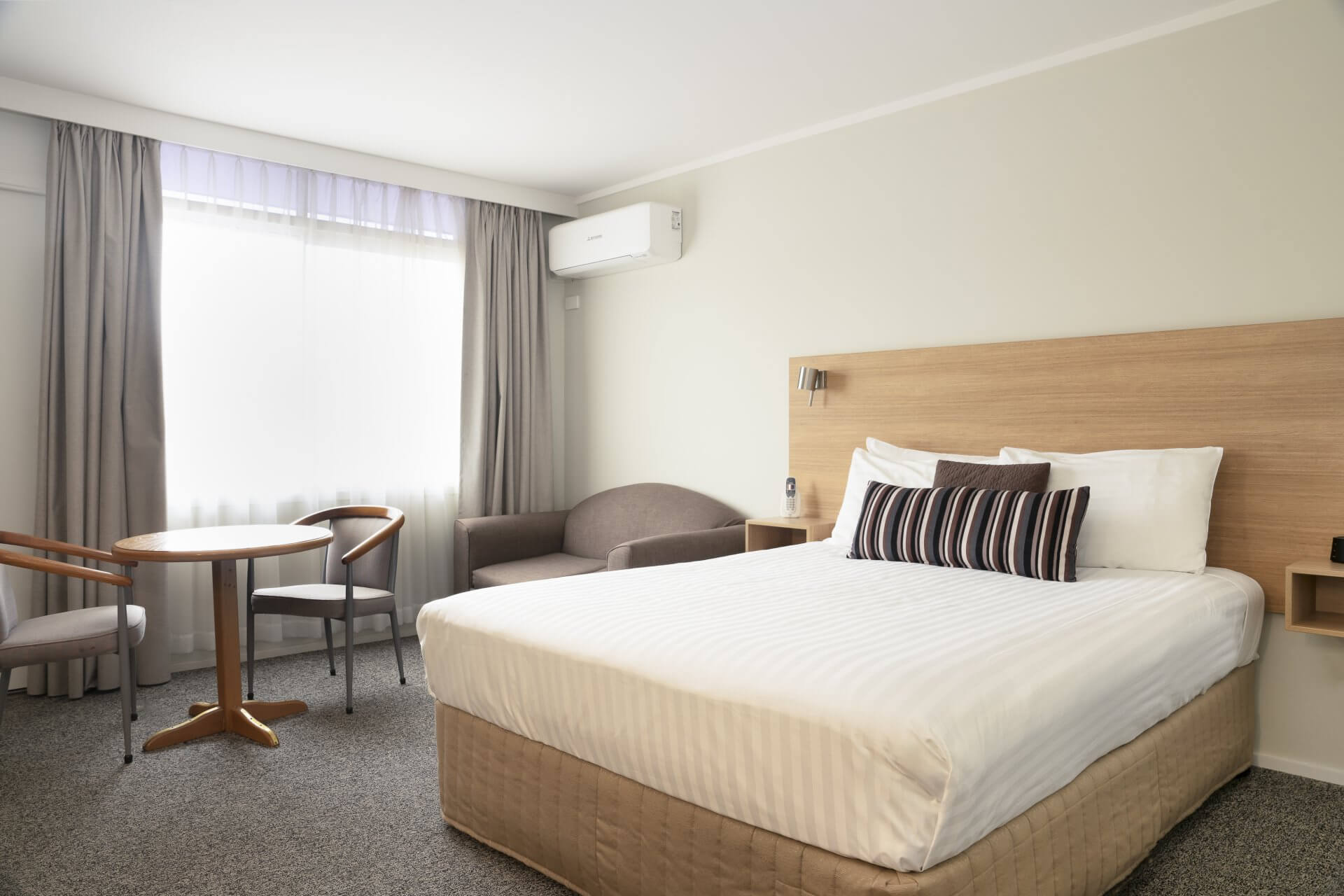 7fbb4cca5f3f8a6830e649307530c809_Deluxe Queen Room
