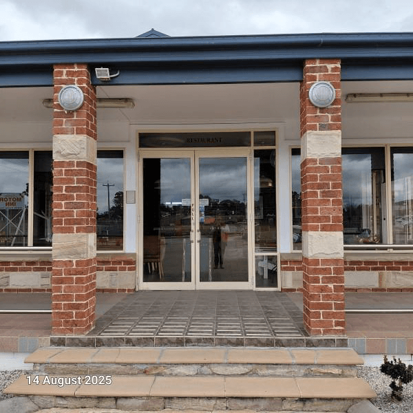 0a0a2db4385fc12416ff5703ac9d1b37_Restaurant Entry 4